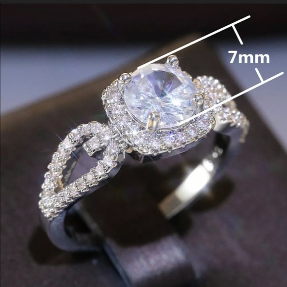 New Women’s 935 Silver Diamond Beautiful Ring - Picture 3 of 8